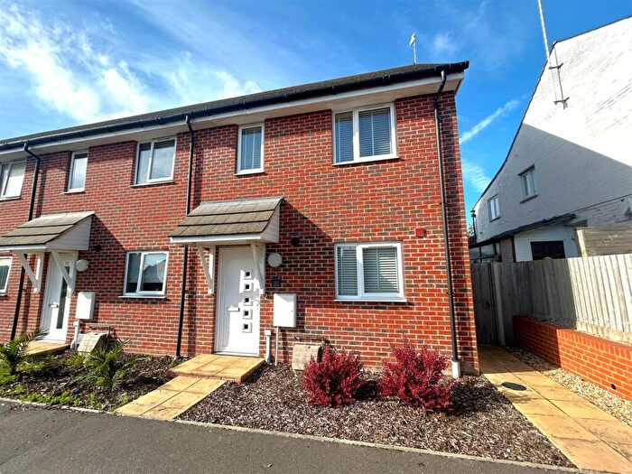 3 Bedroom End Of Terrace House To Rent In Arundel Road, Littlehampton, BN17