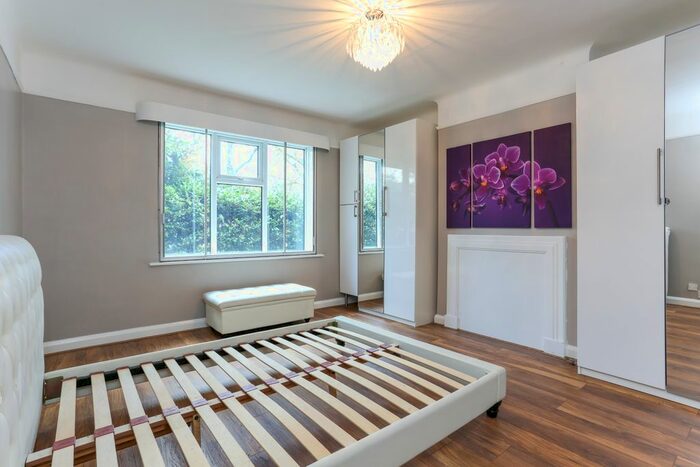 2 Bedroom Flat To Rent In Hamilton Road, London, W5