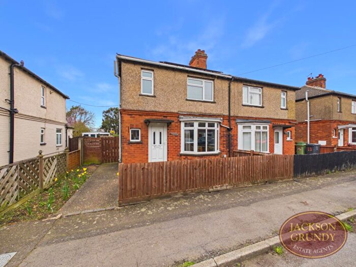 3 Bedroom Semi Detached House For Sale In Hawthorne Road, Finedon, NN9