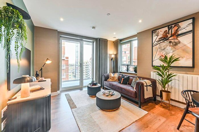 1 Bedroom Flat For Sale In Lombard Square, Greenwich, SE18