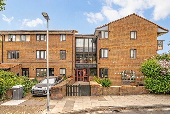 2 Bedroom Flat For Sale In Brassey Road, West Hampstead, NW6