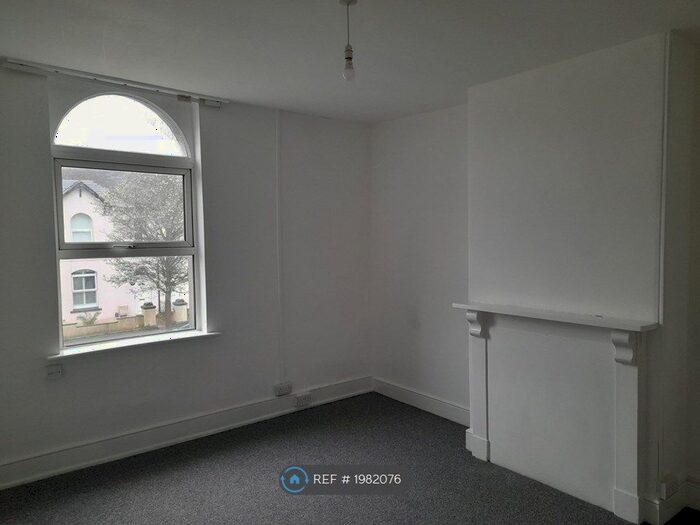 1 Bedroom Flat To Rent In The Avenue, Newton Abbot, TQ12