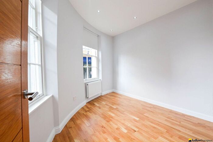 1 Bedroom Flat To Rent In Dock Street, Tower Hill, London, E1