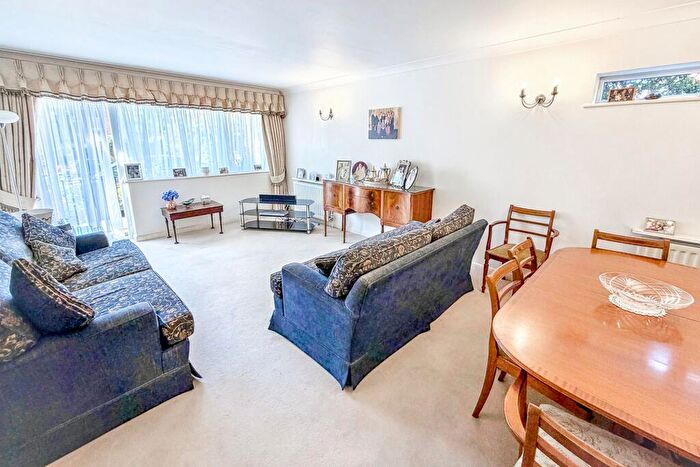2 Bedroom Flat For Sale In Hale Lane, Edgware, HA8