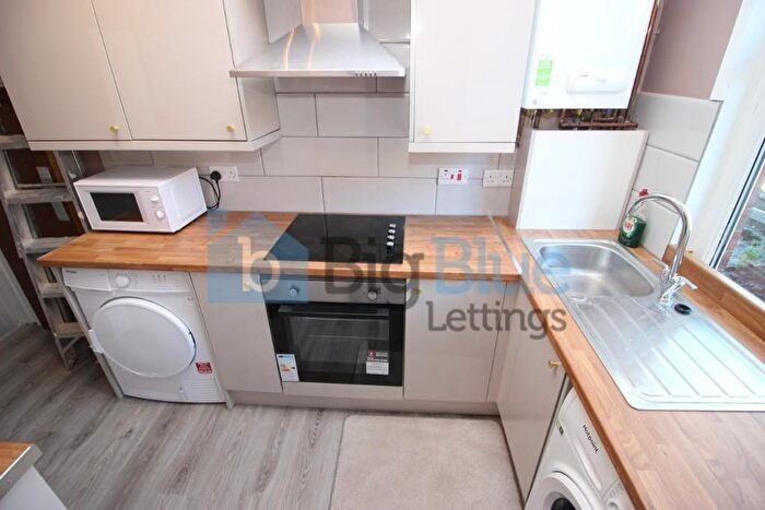 5 Bedroom House To Rent In Brudenell Street, Leeds, LS6