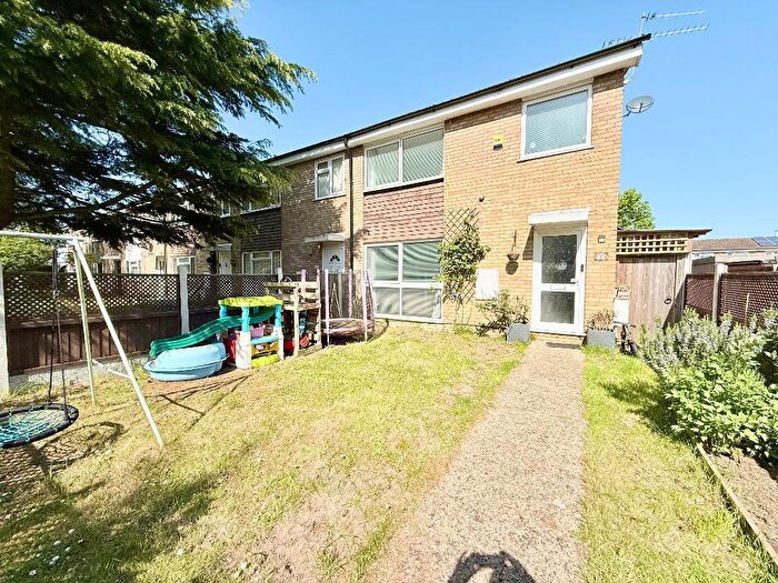 3 Bedroom End Of Terrace House For Sale In Gillan Way, Houghton Regis, Bedfordshire, LU5