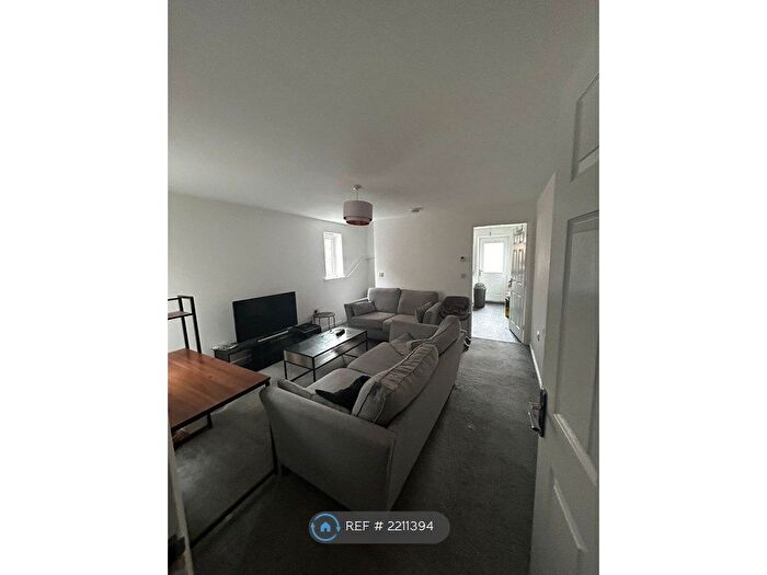 2 Bedroom Semi-Detached House To Rent In Blackthorne Close, Bradford, BD2