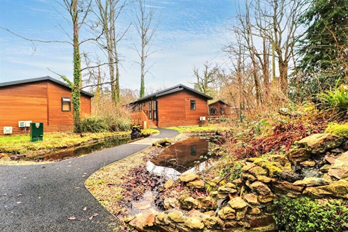 3 Bedroom Lodge For Sale In Lake View, Brokerswood, BA13