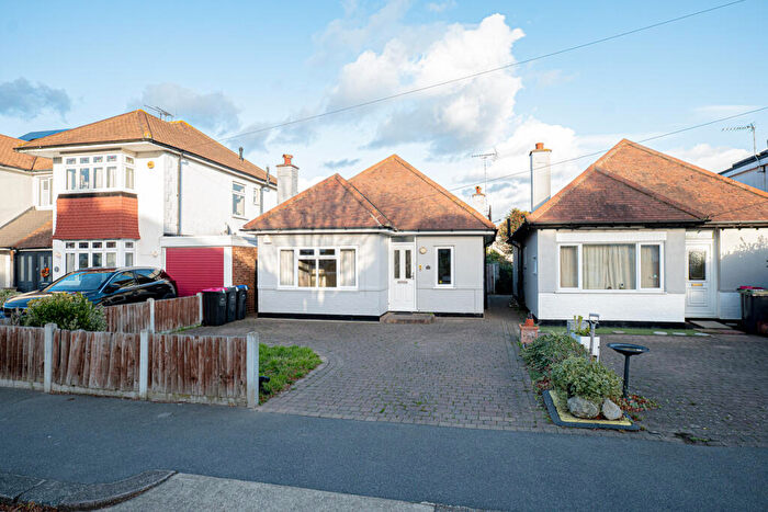 3 Bedroom Detached Bungalow For Sale In Keith Way, Southend-on-sea, SS2