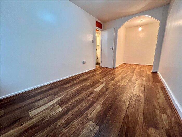 2 Bedroom Apartment To Rent In Tash Place, London, N11
