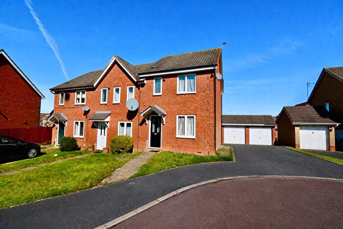 2 Bedroom Semi-Detached House For Sale In Barnet Close, Northampton, NN4