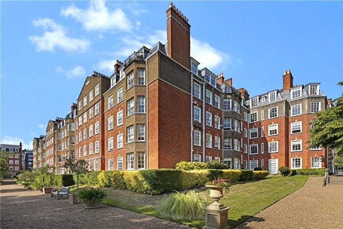 3 Bedroom Flat To Rent In The Little Boltons, Chelsea, London, SW5