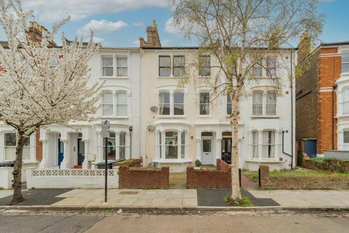2 Bedroom Flat To Rent In Cornwall Road, London, N4