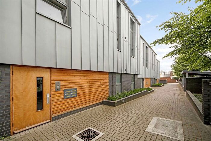 1 Bedroom Flat For Sale In Wharncliffe Mews, Clapham, SW4