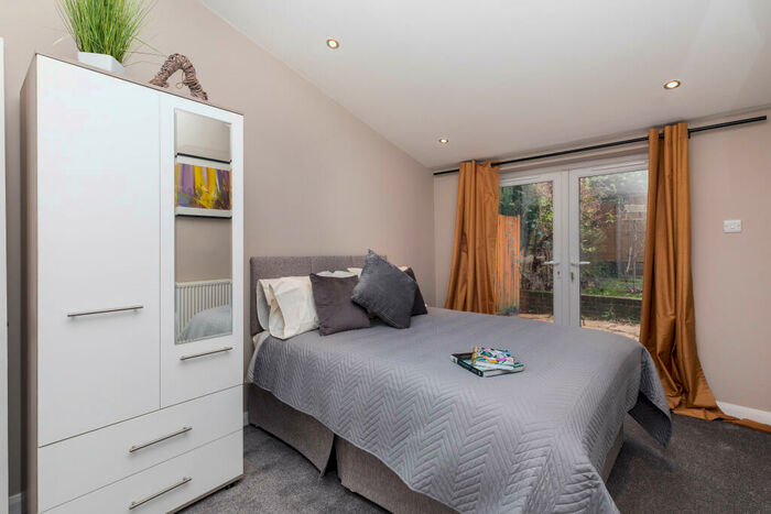 1 Bedroom House To Rent In Gossops Green, RH11