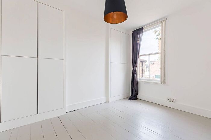 1 Bedroom Flat To Rent In Roman Road, Bow, London, E3