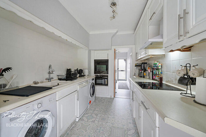 3 Bedroom Semi Detached House For Sale In Wricklemarsh Road, London, SE3