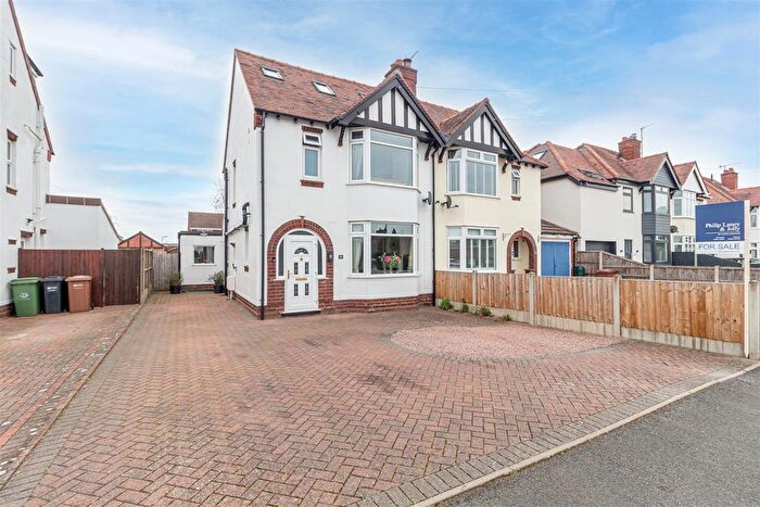 4 Bedroom Semi-Detached House For Sale In Grange Avenue, Worcester, WR3