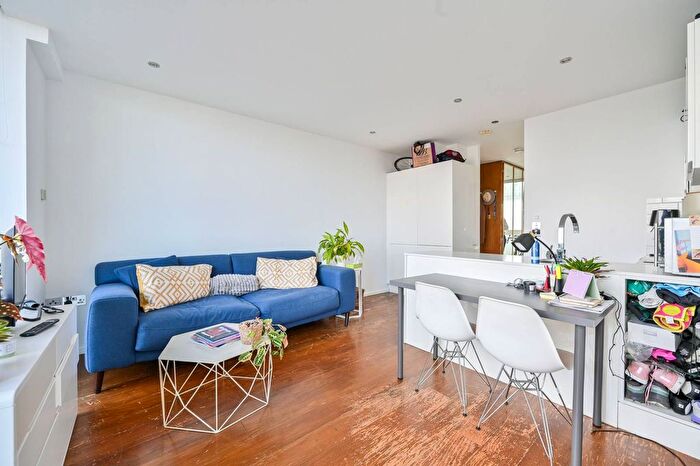 Studio To Rent In Tower Bridge Road, London Bridge, London, SE1