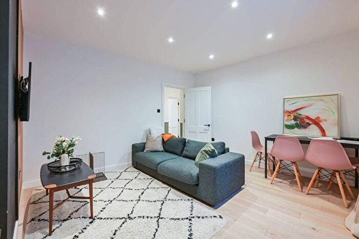 1 Bedroom Flat For Sale In Bow Road, Bow, London, E3