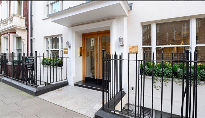 Studio To Rent In Hill Street, Mayfair, W1J
