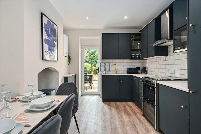 2 Bedroom Flat To Rent In Hughenden Road, Hastings, TN34