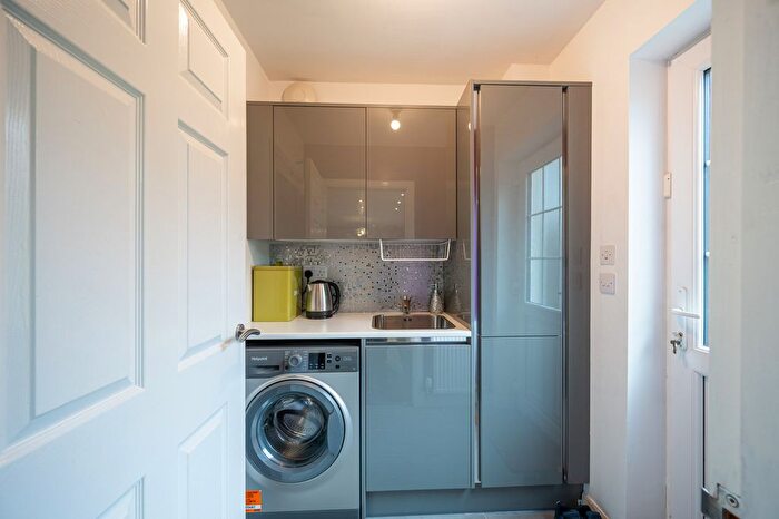 4 Bedroom Detached House For Sale In Old Smithy, Springside, Irvine, KA11