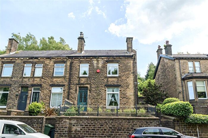 3 Bedroom End Of Terrace House For Sale In Manchester Road, Linthwaite, Huddersfield, West Yorkshire, HD7