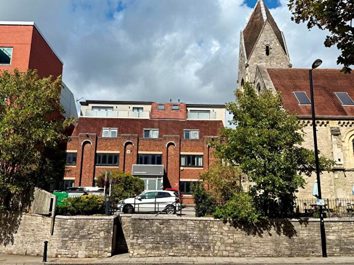 2 Bedroom Penthouse To Rent In Commercial Road, Southampton, Hampshire, SO15