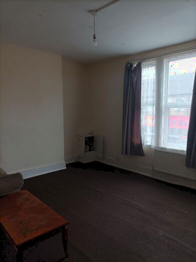 2 Bedroom Flat To Rent In Green Street, E14