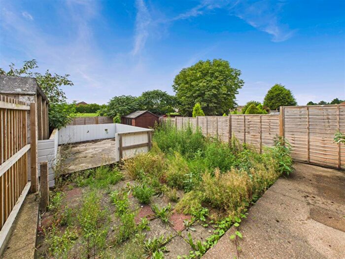 2 Bedroom End Of Terrace House For Sale In Corona Drive, Hull, HU8