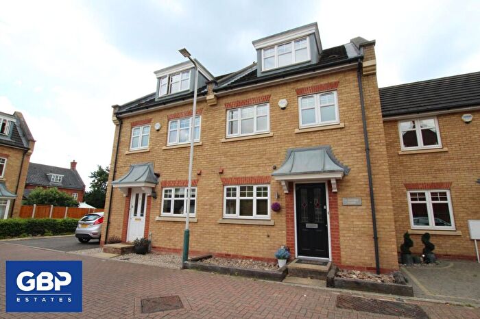 4 Bedroom Terraced House To Rent In Oxford Close, Romford, RM2