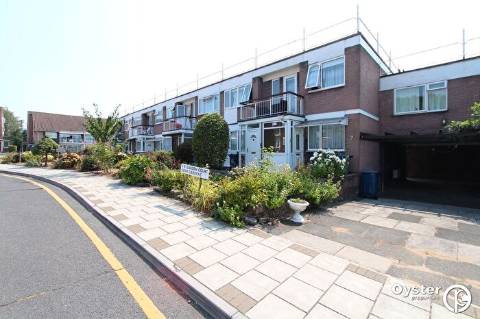 2 Bedroom Flat To Rent In Garden Court, Stanmore, HA7