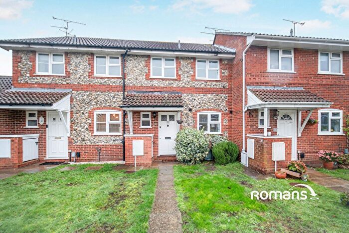 3 Bedroom Terraced House To Rent In Ryves Avenue, Yateley, Hampshire, GU46