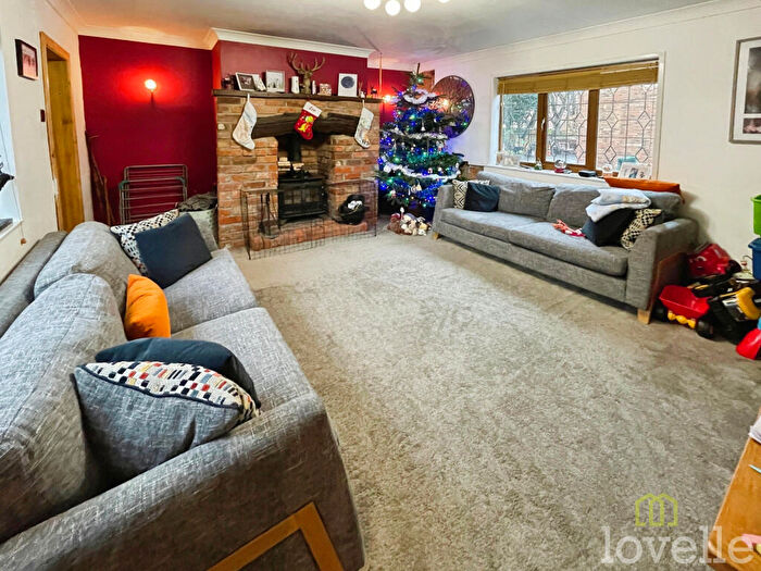 4 Bedroom Semi-Detached House For Sale In Main Street, West Stockwith, DN10