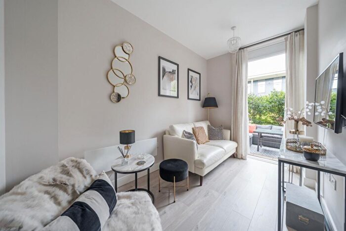 1 Bedroom Apartment For Sale In Clivemont Road, Maidenhead, SL6