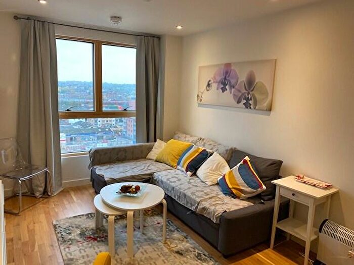 2 Bedroom Apartment To Rent In Alfred Street, Reading, Berkshire, RG1