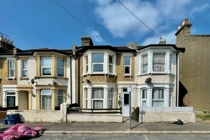 3 Bedroom House To Rent In St.Leonards Road, SS1