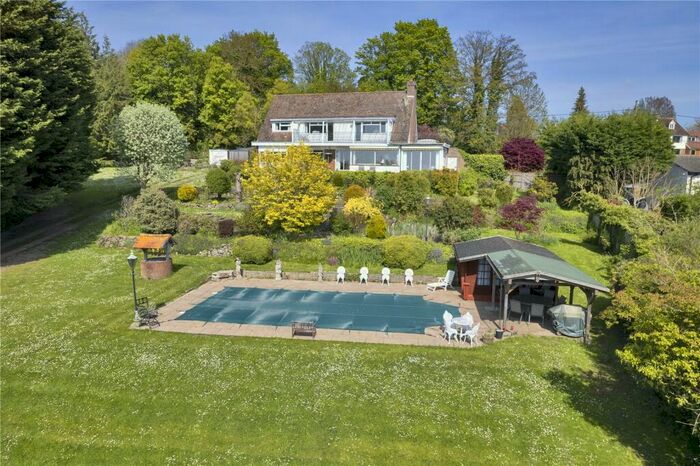 4 Bedroom Detached House For Sale In Yalding Hill, Yalding, Maidstone, Kent, ME18