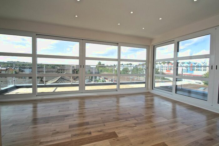 2 Bedroom Flat To Rent In Mantle Road, London SE4