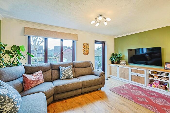 3 Bedroom Link Detached House For Sale In Tickhill Close, Lower Earley, Reading, RG6
