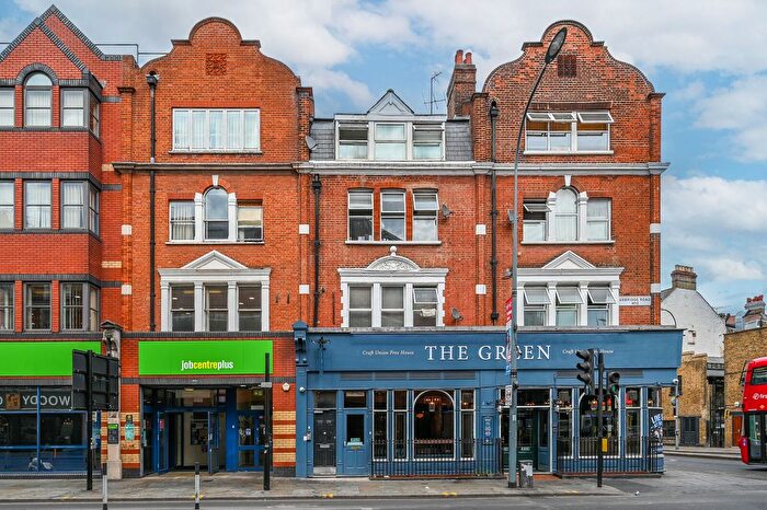 2 Bedroom Flat For Sale In Uxbridge Road, Shepherd's Bush, London, W12