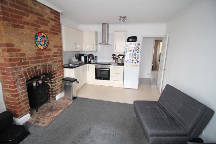 2 Bedroom Flat To Rent In Church Hill, Loughton, Essex, IG10