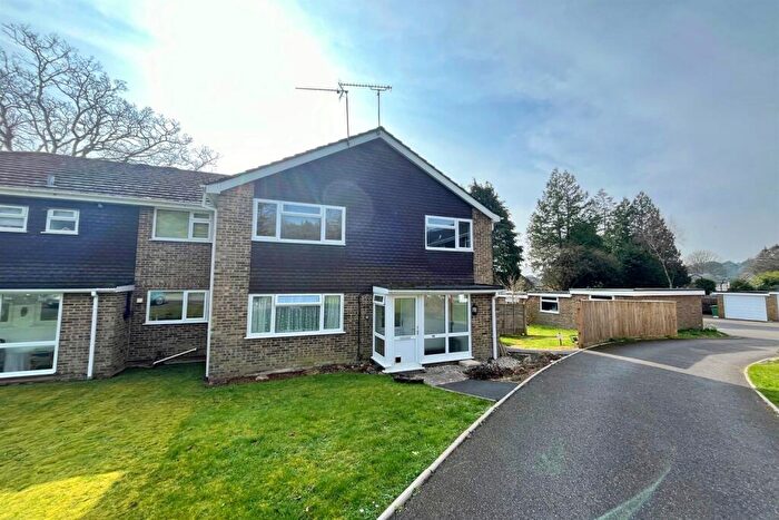 2 Bedroom Flat To Rent In Broadstone, BH18