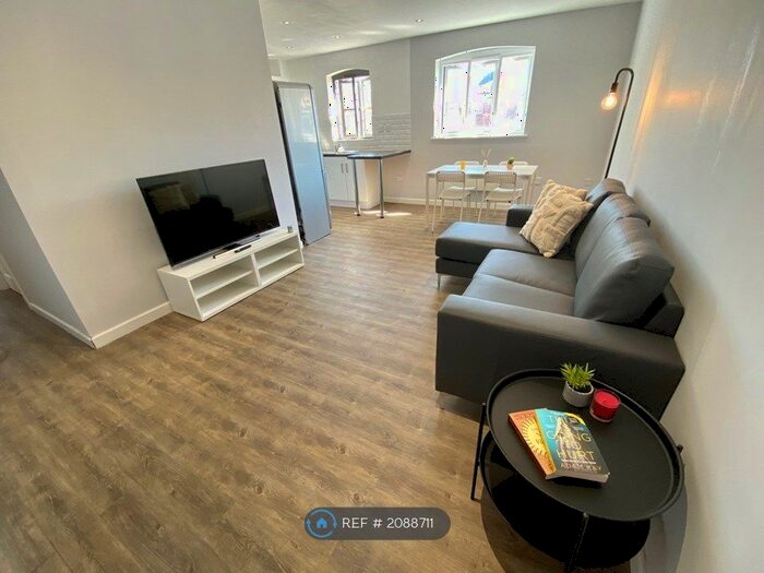 2 Bedroom Flat To Rent In Parade, Leamington Spa, CV32