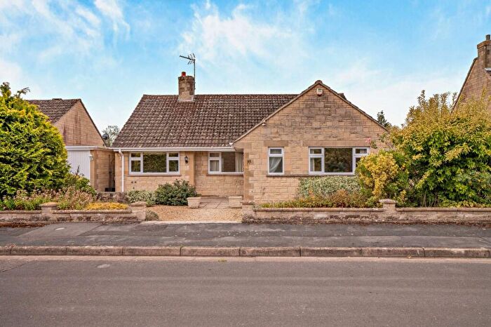 3 Bedroom Bungalow For Sale In Kingsmead, Lechlade, Gloucestershire, GL7