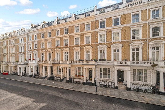 2 Bedroom Flat For Sale In Clanricarde Gardens, London, W2