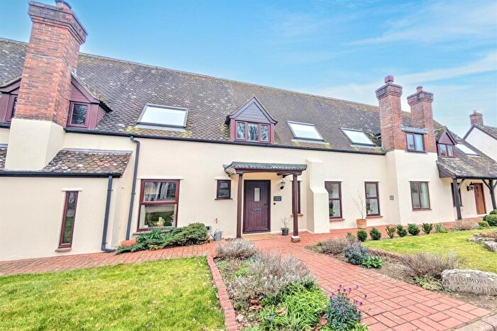 3 Bedroom Terraced House For Sale In Farnham, DT11