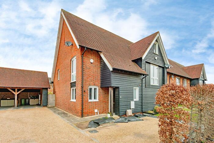 3 Bedroom End Of Terrace House For Sale In Malthouse Lane, Horley, RH6
