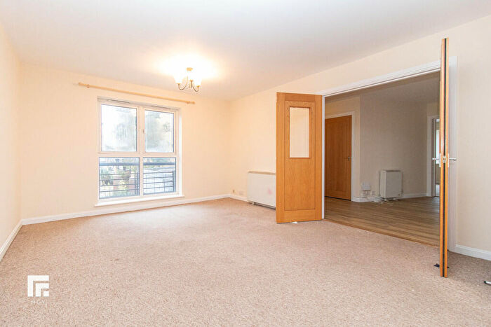 2 Bedroom Apartment To Rent In Adventurers Quay, Cardiff Bay, CF10